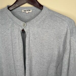 DJERF AVENUE Women’s Medium Grey Long Sleeve Knit Cardigan Sweater. Top Button.